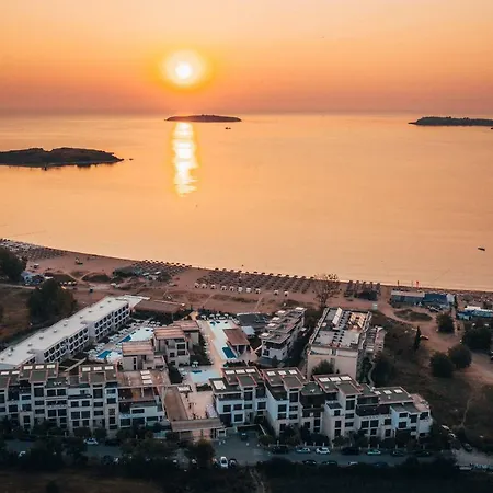 Apolonia Resort