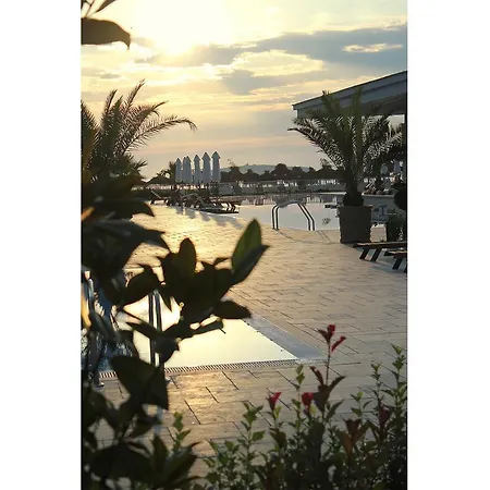 Apolonia Resort 4*